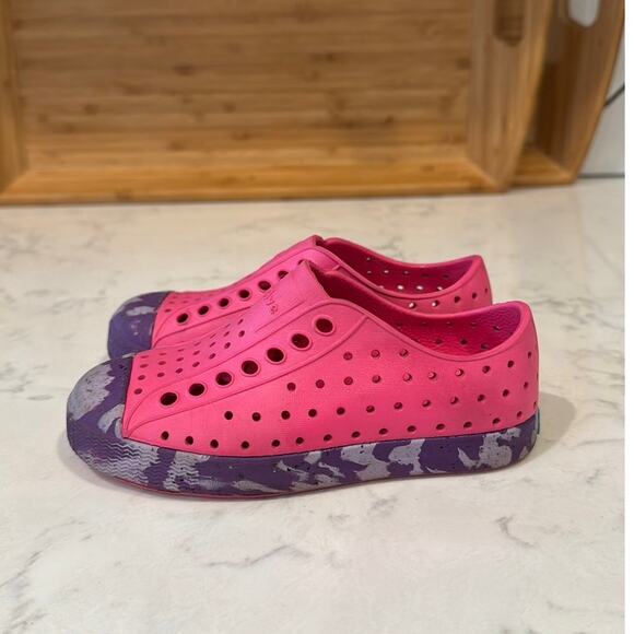 Native pink purple marbled shoes water shoes size C9 summer play vacation - Picture 2 of 7